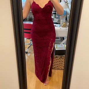 Windsor Long Red Lacey Dress w Open Leg Size S